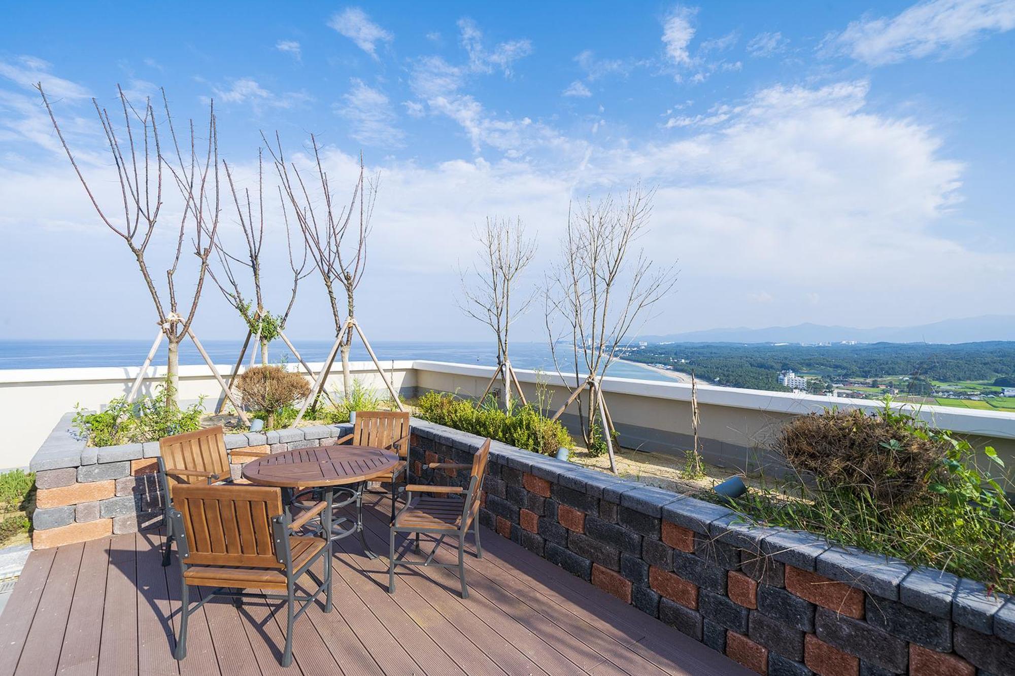Gangneung Chonpines Ocean Suites Hotel Exterior foto